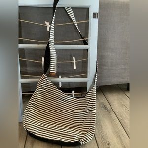 Thirty one retro metro hobo crossbody